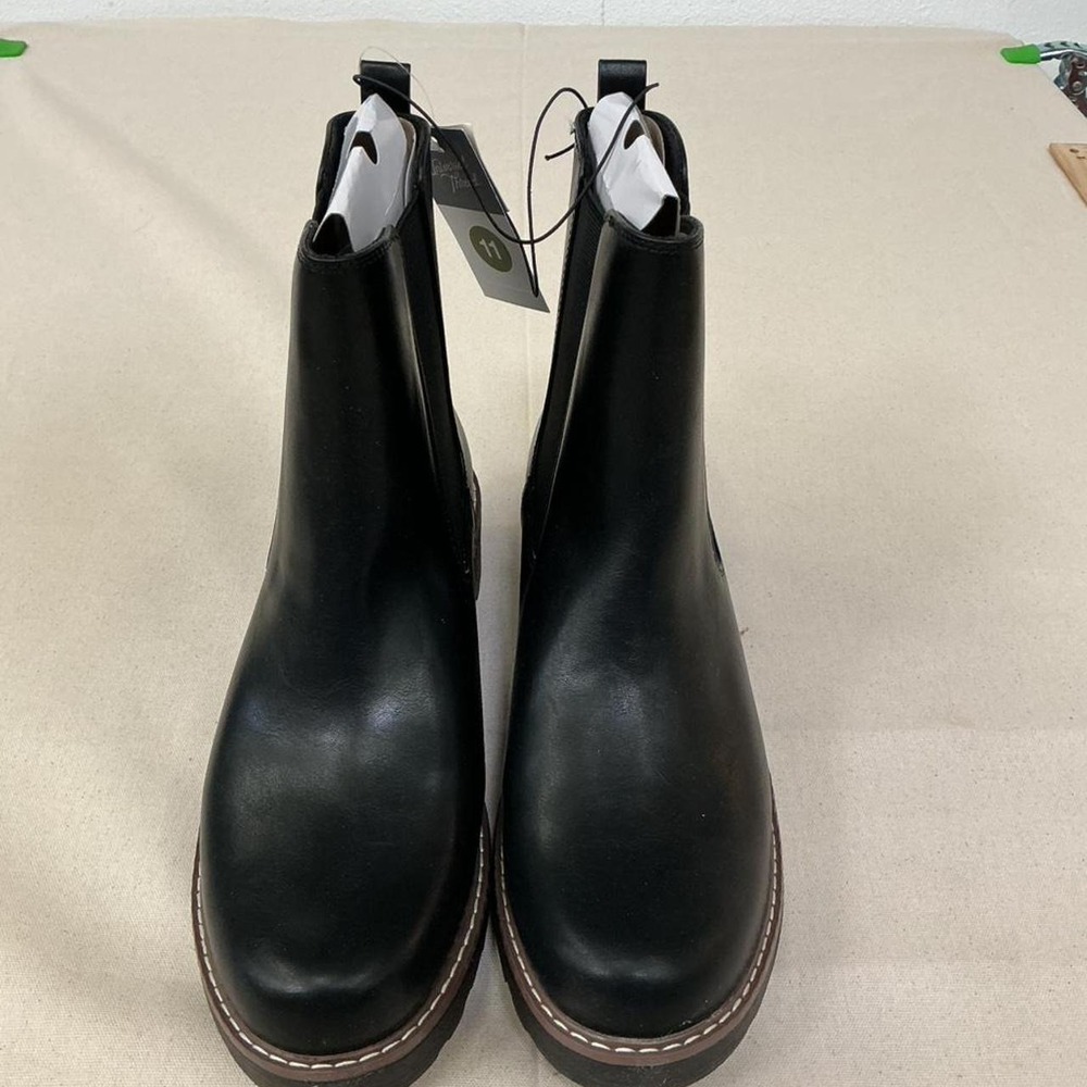 Universal Thread black Chelsea boots